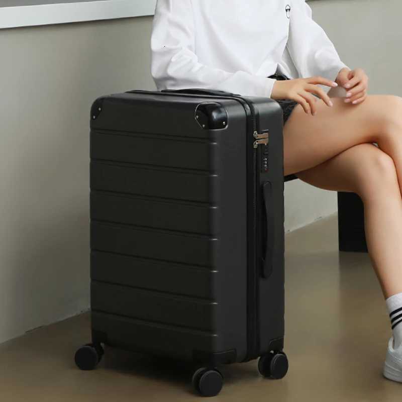 Travel Suitcase on Wheels Fashion Large Capacity Combination Lock Suitcase Student Zipper lightweight Rolling Luggage CaseW251024