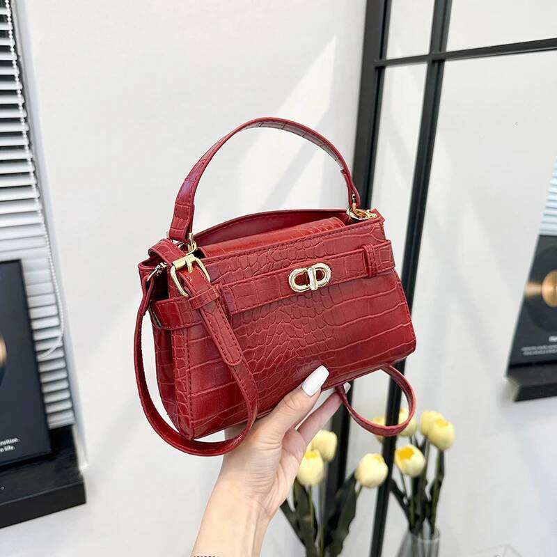 Designer bag Classic Women's Handbag Leather Shoulder Brand Famous Designer Elegant Popular Messenger Bag