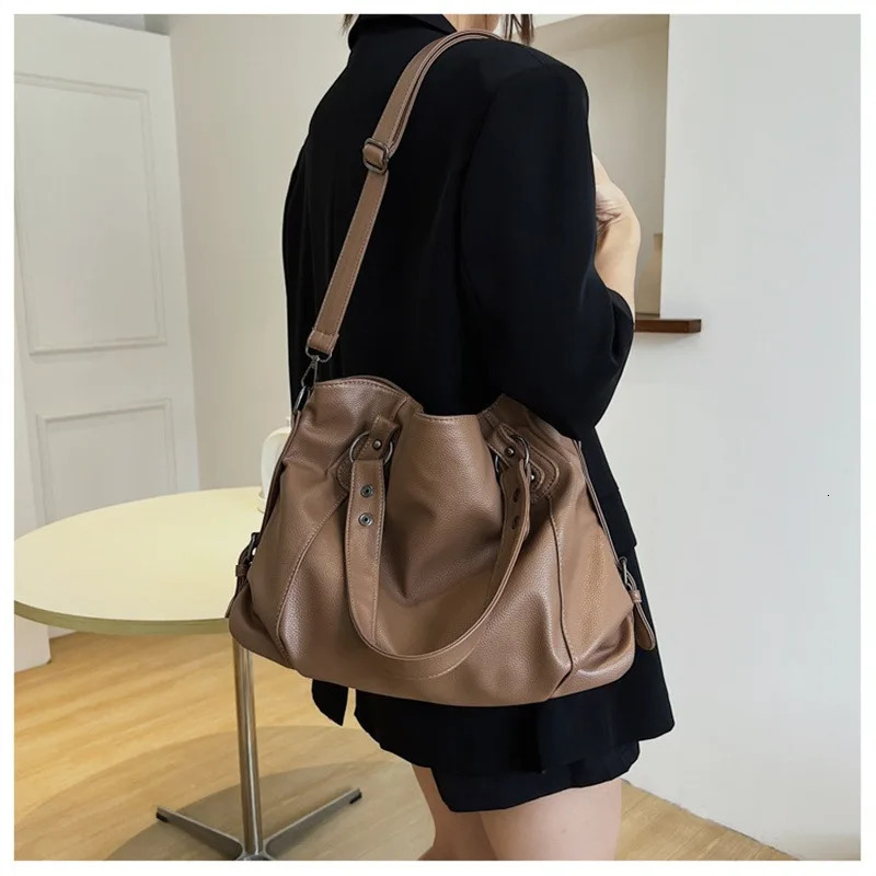 Large Capacity Black Shoulder Bags For Women Large Shopper Bag Solid Color Soft Leather Crossbody Handbag Lady Travel Tote Bag 251023ww
