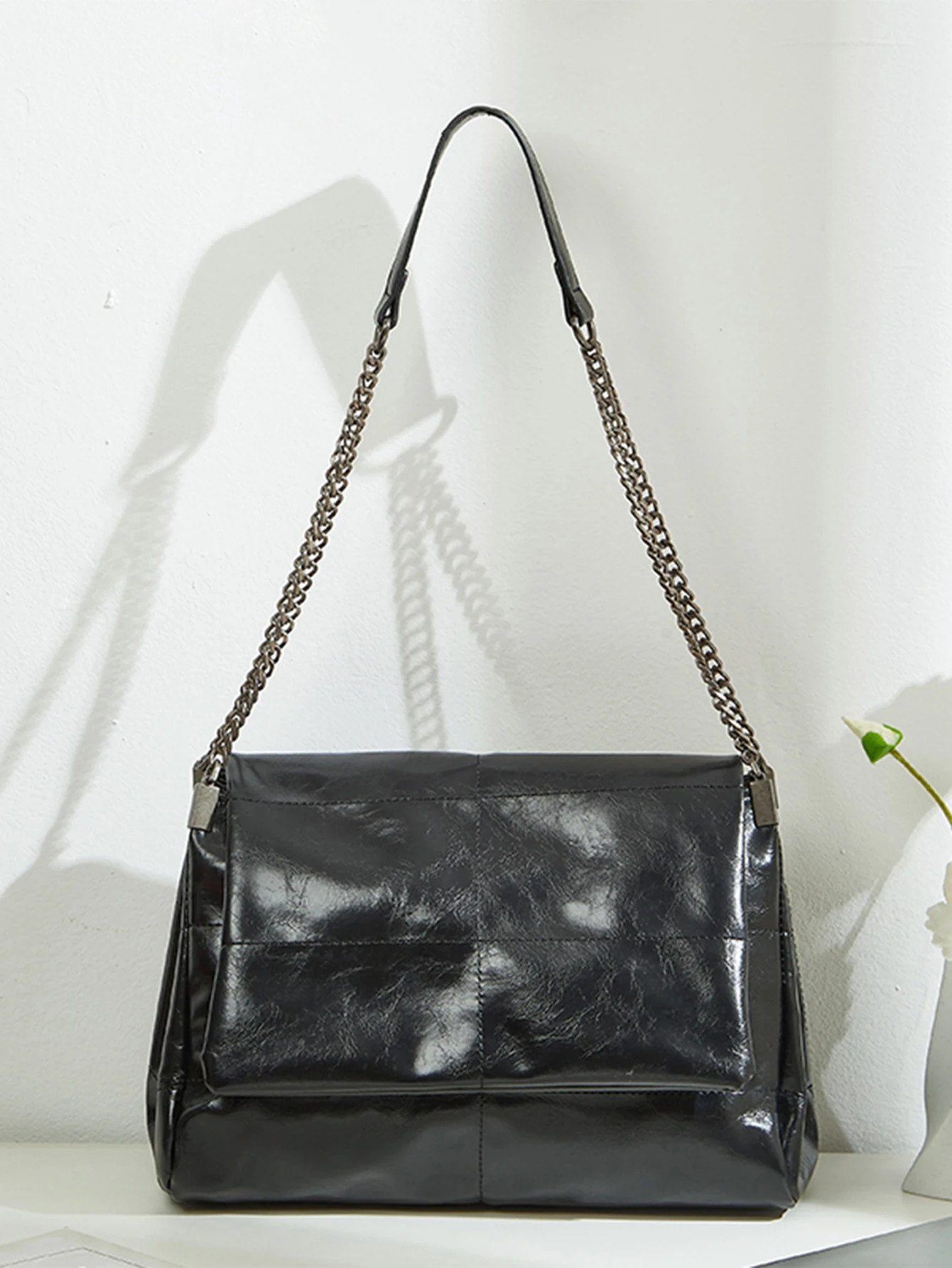 Large Capacity Commuting Bag 2024 SpringSummer Womens Chain Tote Bag HighEnd and Fashionable Single Shoulder Underarm Ba 251023