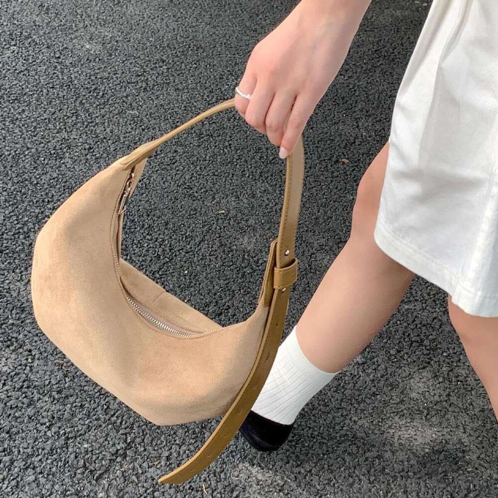 Suede Autumn Style Women's Japanese And Korean Niche Handheld Dumpling Plush Fashion Simple New Single Shoulder Bag For Women B5