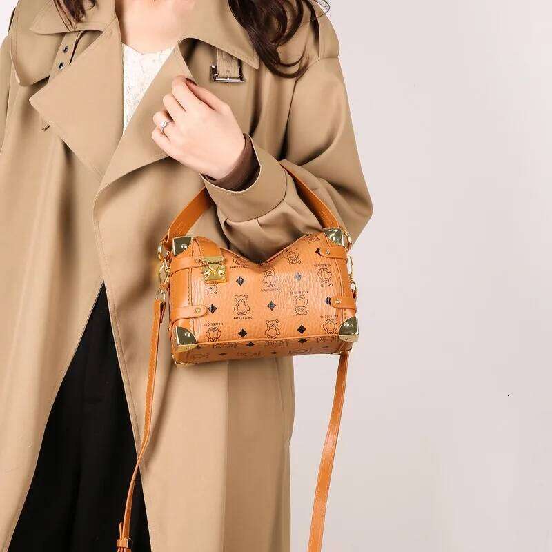 Designer bag Unique High-End Minimalist Messenger Bag Women Vintage Leather Design Trendy Letter Perfect For Superstar Show