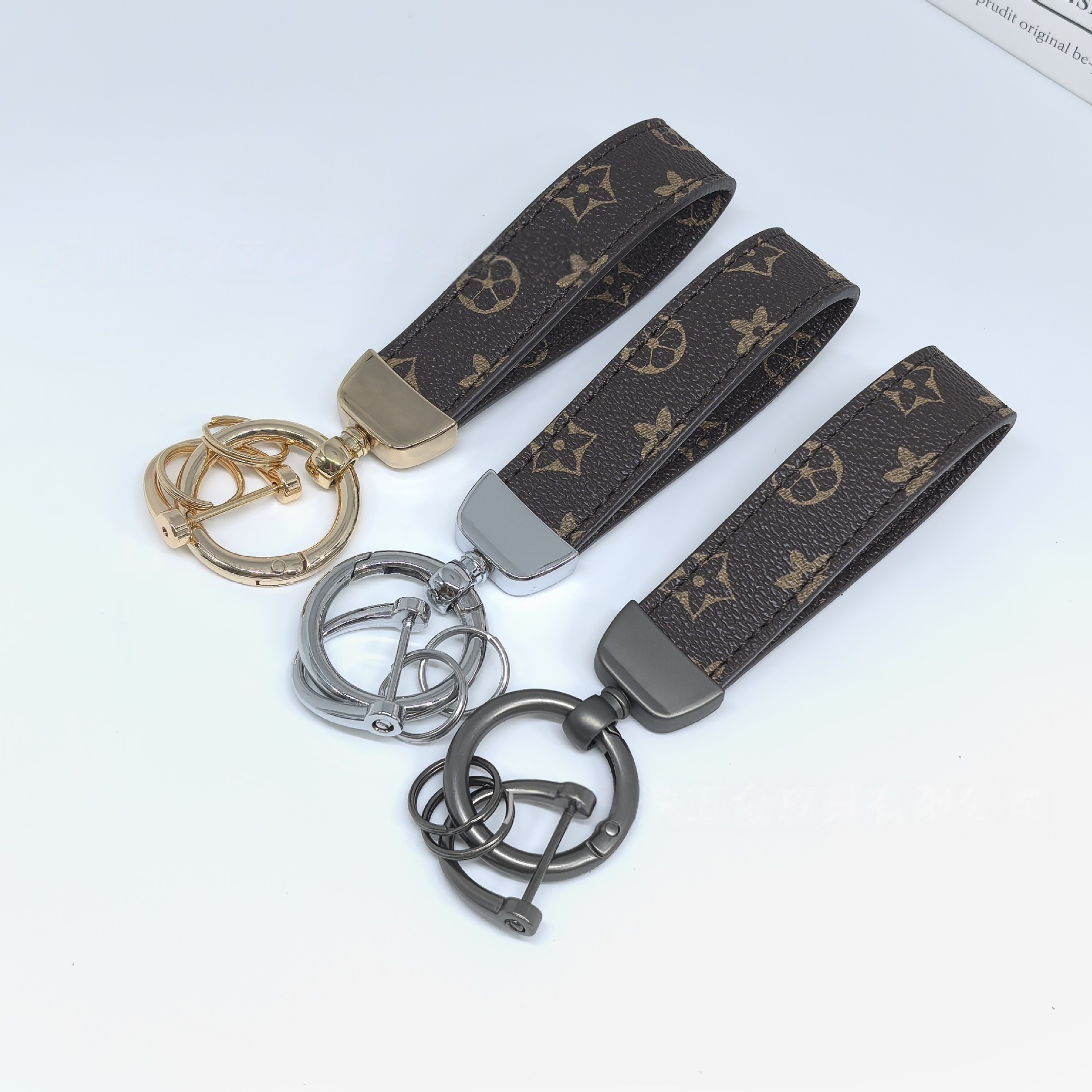 New Patterned Leather Premium Car Keychain Metal Key Ring for Waist Hanging Unisex Automotive Accessory