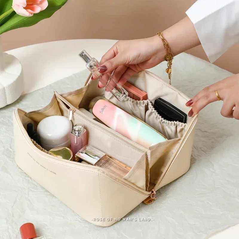 Large Capacity Cosmetic Bag Cosmetic Storage Bag PU Leather Portable Travel Toiletry Bag Women Cosmetic Bag Toiletries OrganizerT251024
