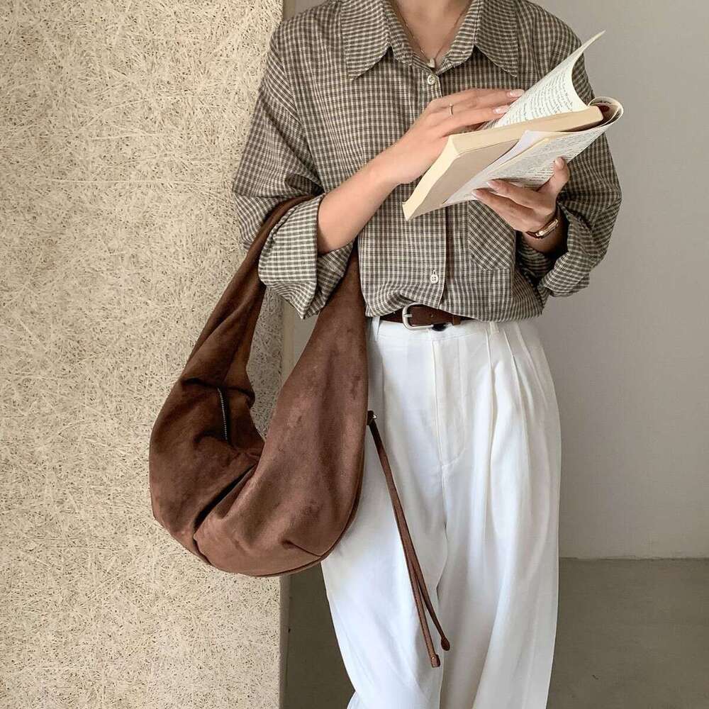 New Women's Single Shoulder Autumn Winter Versatile Dumpling Crescent Fashion Solid Color Handheld Suede Bag B5