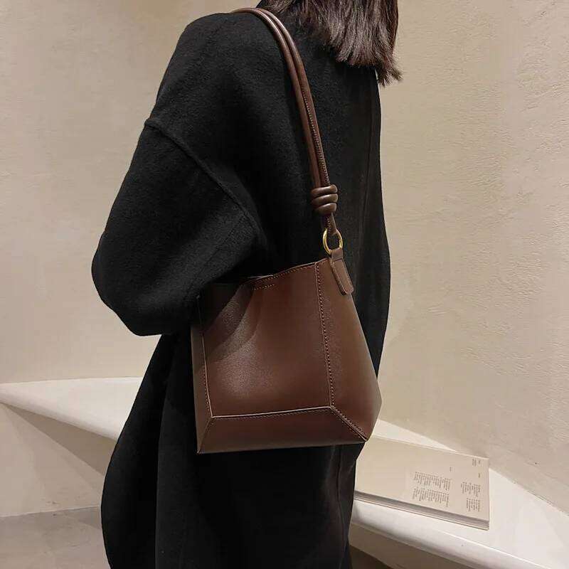 New Fashion Large Capacity Simple One Shoulder Crossbody Retro Texture Bucket Bag