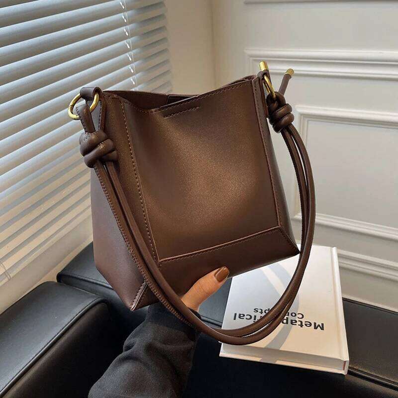 New Fashion Large Capacity Simple One Shoulder Crossbody Retro Texture Bucket Bag