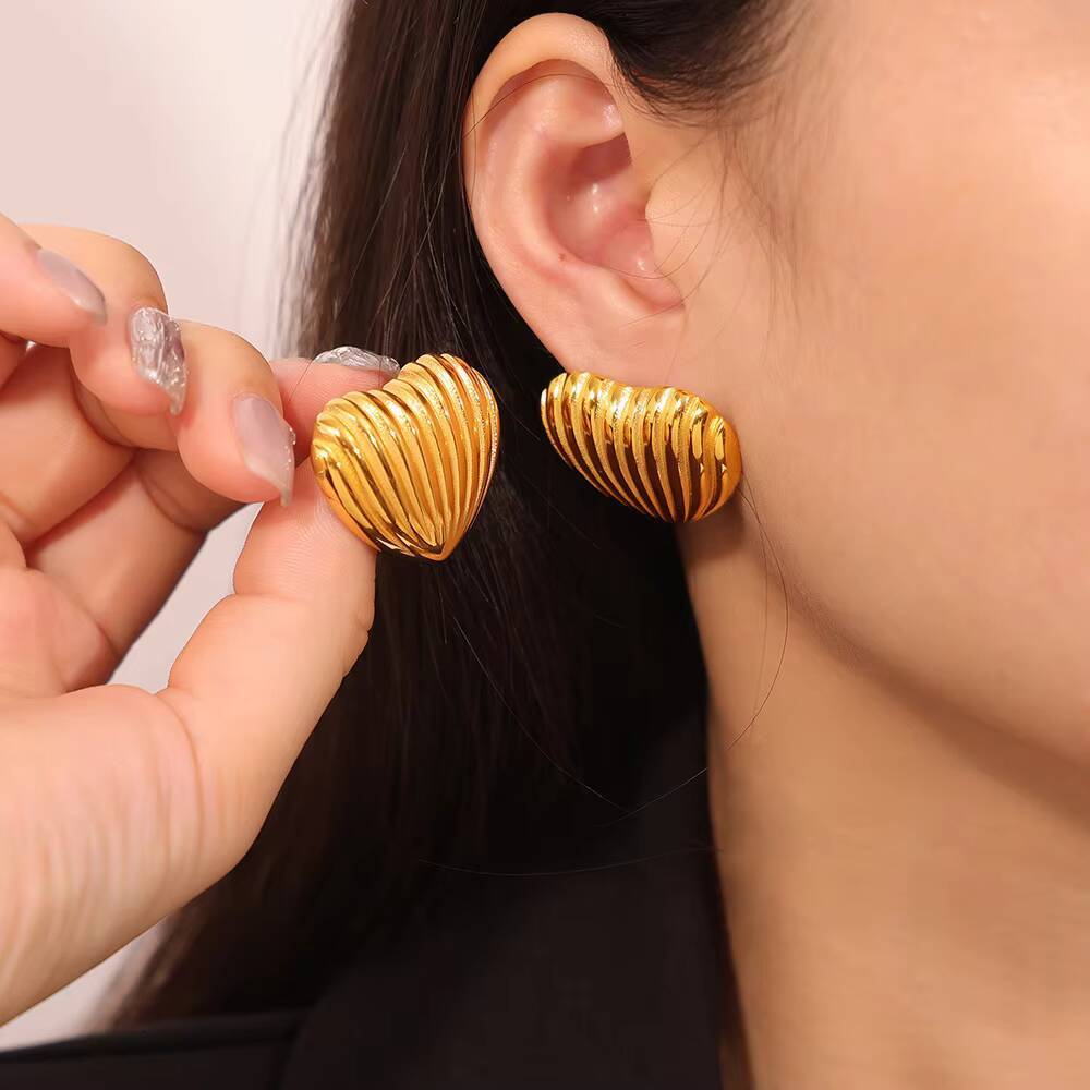 Elegant Ladies Large Stud Earrings Vintage Line Texture Heart Design Fashionable 18K Gold Plated Stainless Trendy Geometric