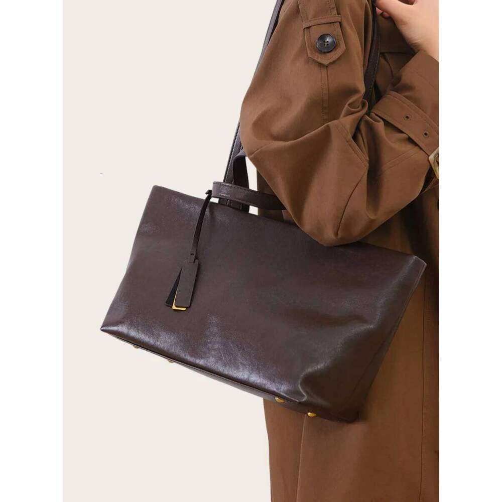 2025 Fashion Soft Oil Wax Leather Shoulder For Women Large Capacity Simple Commuter Tote Bag Female Shopping Underarm Bags
