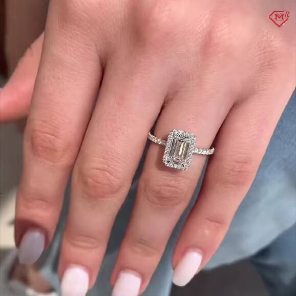 Luxury Moissanite Ring 14k18k Solid Gold Halo Setting Paved 25ct Emerald VVS Moissanite Engagement Ring for Women