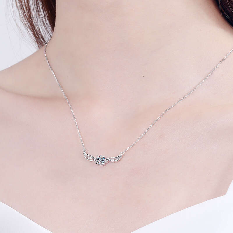 DHCollections-- S Pure Sier Female Angel Wings Simulated Dia Collarbone Straight 50 Points Moissanite Necklace