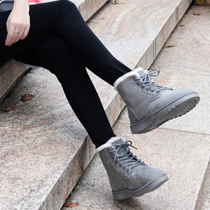 Autumn and Winter Fashion New Casual Comfortable Plus Veet Warm Solid Color Cross Belt Round Toe Women's Short Boots ddmythur