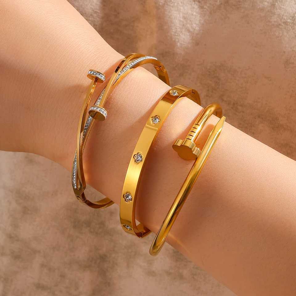 Luxurious and elegant nail stainless steel bracelets are suitable for womens parties banquets and fashionable jewelryW251024