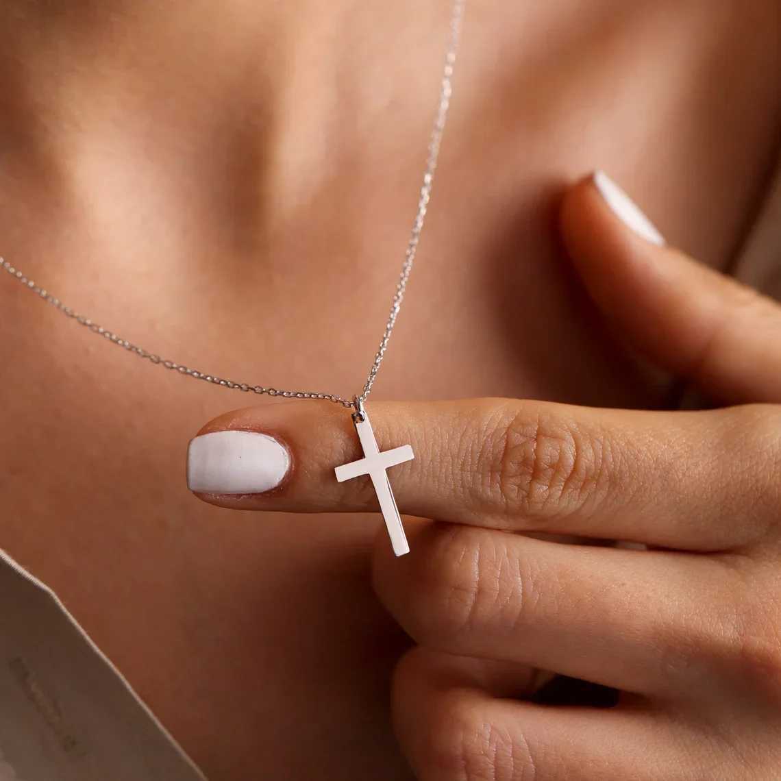 Stainl Steel Necklace Cross Pendant Necklace For Women Stainl Steel Chain Charm Necklace Cool Boys Girls Jewelry GiftXJ251024