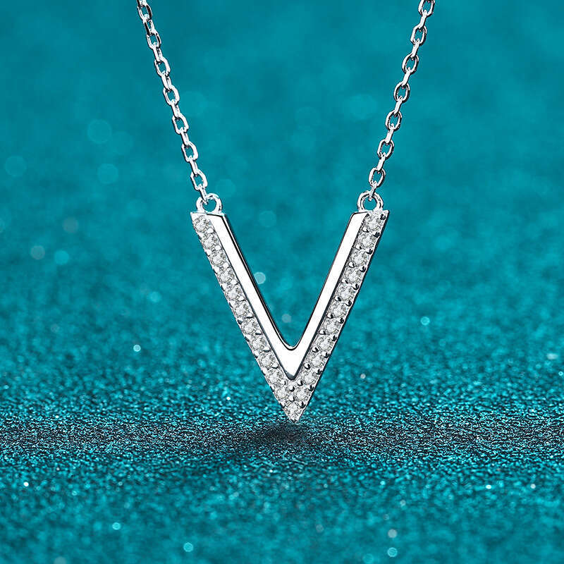DHCollections-- XDY Sier V-Shaped Moissanite Micro Pave Necklace Versatile Jewelry Simple Ins Style