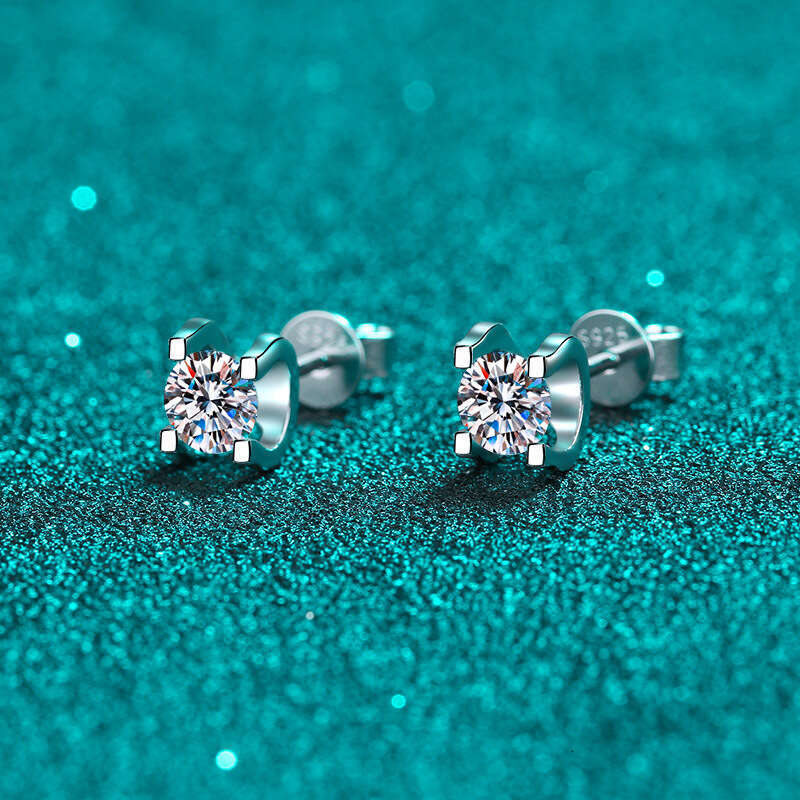 DHCollections-- Sterling Sier Bull Head for Women Inlaid Moissanite Small Earrings Plated with PT950 Gold Straight