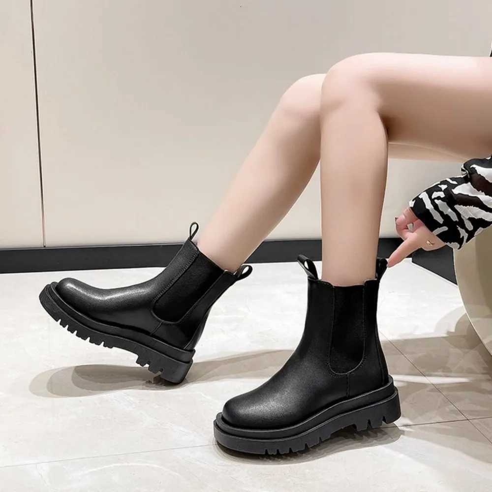 Hot Luxury Women Boots Thick Sole Chelsea Boots Women Flat Casual Boots High Quality Fashion Zapatos De Mujer Shoes for Women W251024