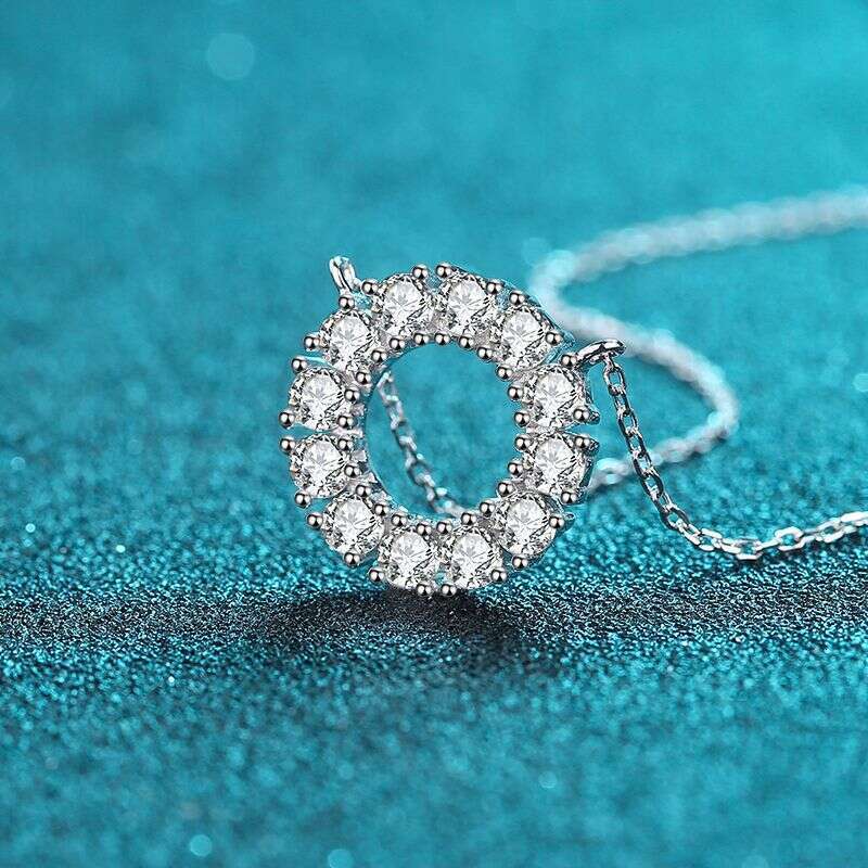 DHCollections-- XDY Sier Round Full Dia Pendant Simple Japanese and Korean Style Moissanite Necklace