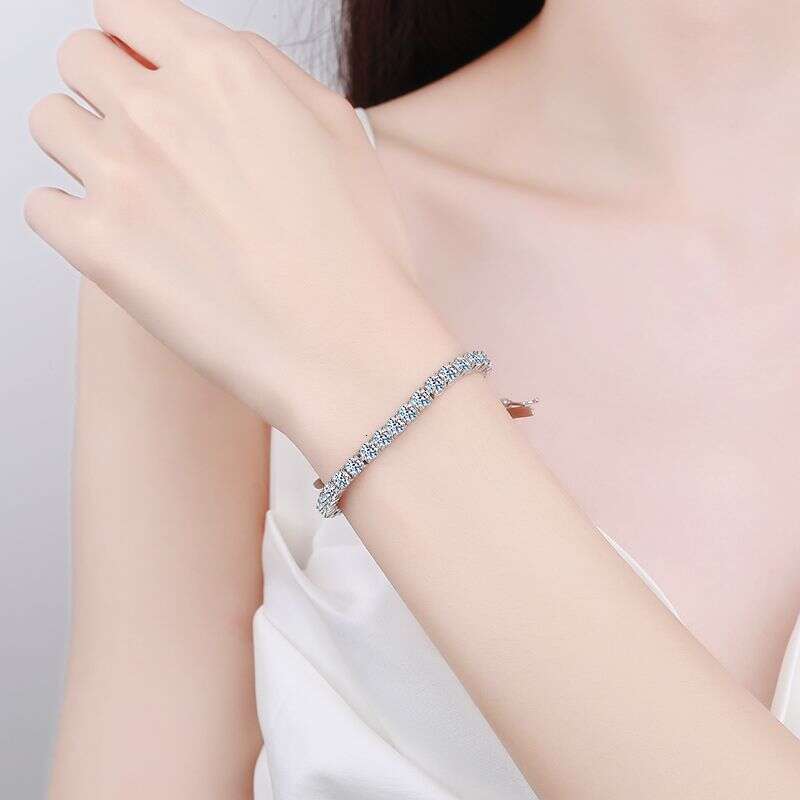 DHCollections-- XDY Pure Sier for Women Plated with PT950 Gold Full Inlaid Four-Prong 0.3 Moissanite Bracelet Straight