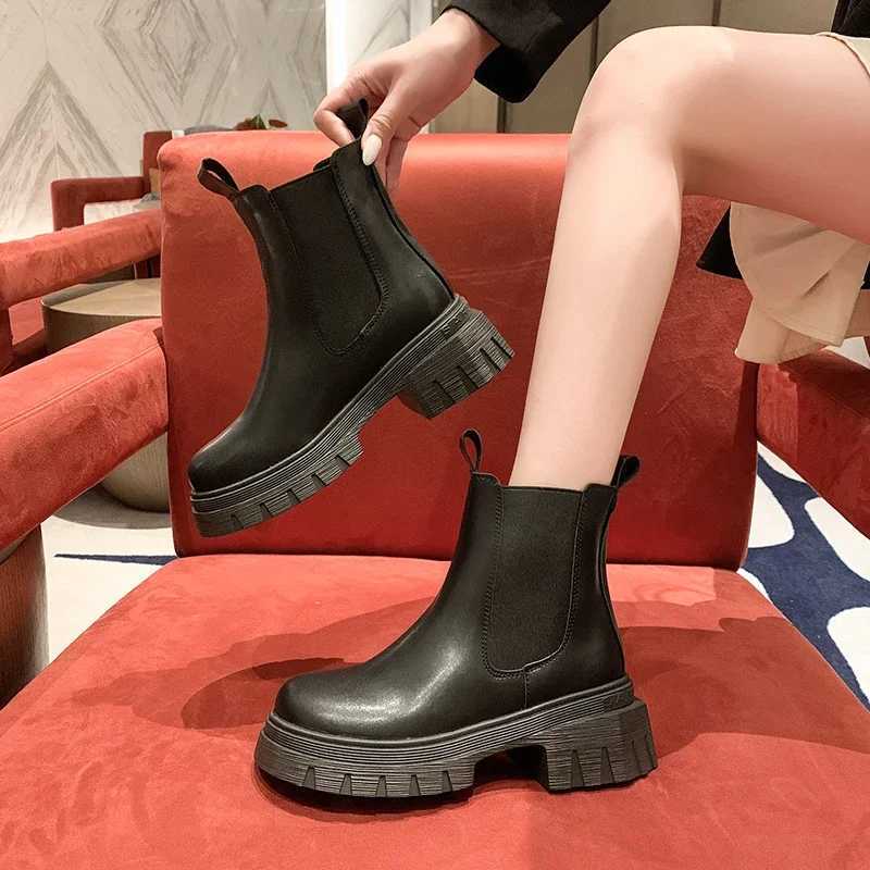 Autumn and Winter New Round Toe Low Heel Womens Boots Chelsea Motorcycle Boots Solid Color Breathable Casual Womens Boots W251024