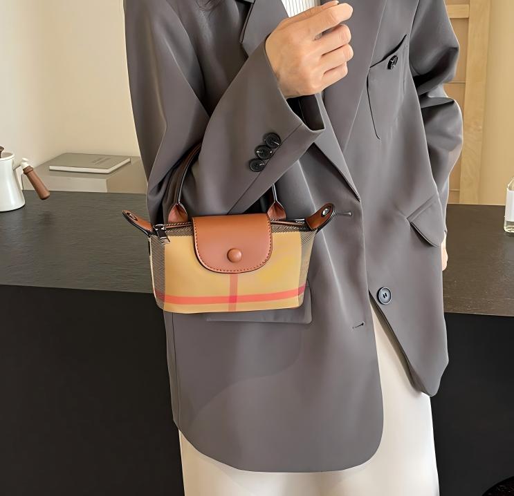 Designer bag 2025 new fashionable mini casual small square bag vintage check plaid tartan cross body bag for women