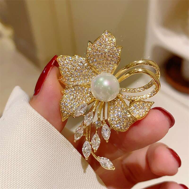 Brooch Designer luxury brooches imitation pearl Flowers and leaves Zircon inlay for Women men Elegant Jewelry formal event alloy plated 18K gold Festi