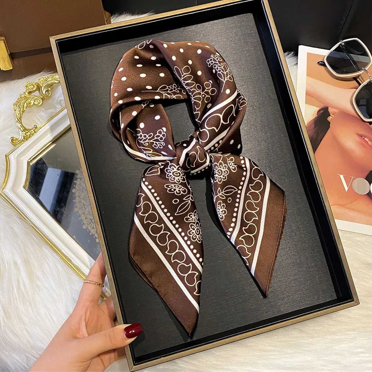 Wen Luxury Print Silk Square Scarf Spring Neck Tie Shl Hijab Wrs Fem 70cm Hair Hand Wrist kercheif Bandana Y251024