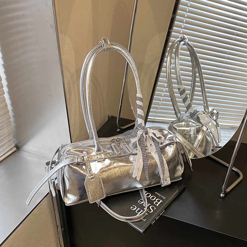 Luxury Brand Designer Bag Super Popular Niche Silver Bag For Women 2025 New Fashion Commuter Versatile Shoulder Underarm Bag Handheld Baguette Bag