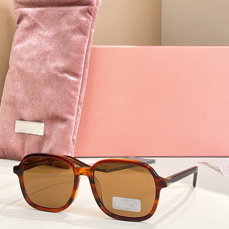 Regard Designer Womens Oversized Square Acetate Frame Classic lines refined touch Women fashion square sunglasses MU B01