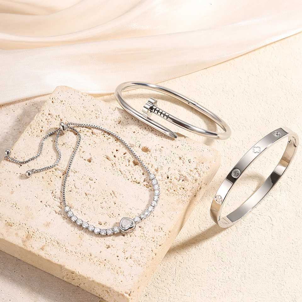 Retro Luxury Heartshaped Stainless Steel Bracelet Set Is Suitable For Daily Banquets Parties Travel Summer Pairing With Jewel entry luxW251024