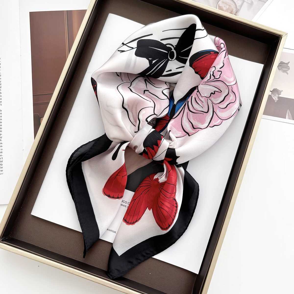 2024 SpringSummer Retro Horse Print Neckerchief 7070cm Green Square Scarf Wens Breathable Imitation Silk Bandan Y251024