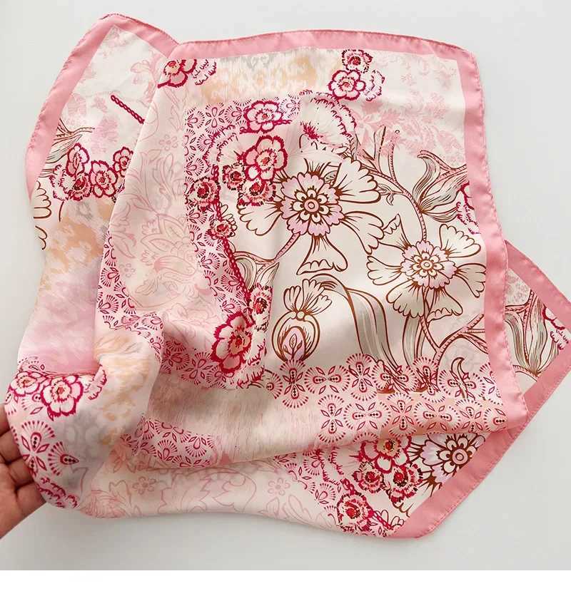 wer Print 7070cm Square Scarfs for Wen Fashion Hijab Fem band Soft Satin Neckerchief Foard Bandana Neck Ties Y251024