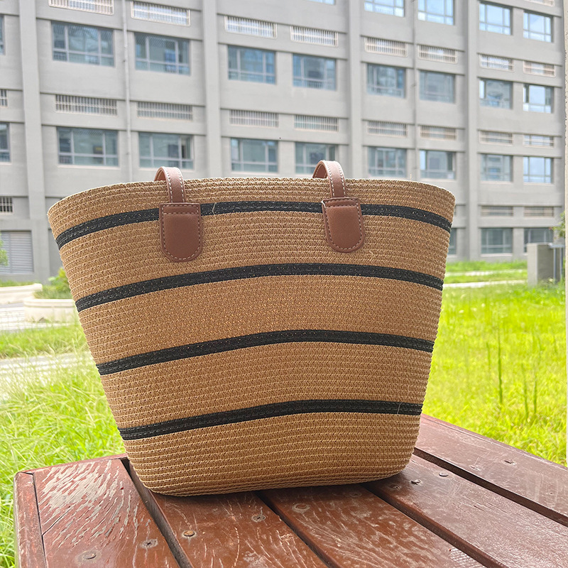 2025 New Straw Woven Women's Large Capacity Woven Shoulder Bag Designer Fashion Beach Handbag
