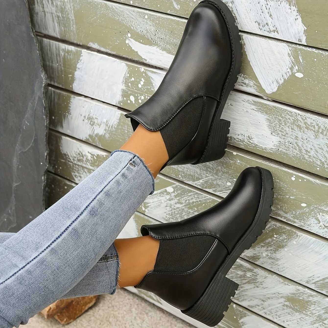 Women Boots Chunky Heel Platform British Style Thick Sole Med Heels Casual Chelsea Boots for Autumn and Winter Casual Footwear W251024