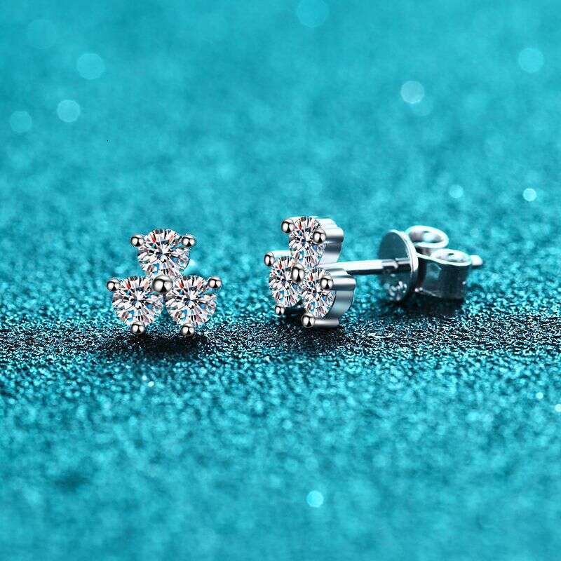 DHCollections-- XDY Sterling Sier for Women Simple Style Clover 60 Points Moissanite Stud Earrings Light Petal Ear Jewelry