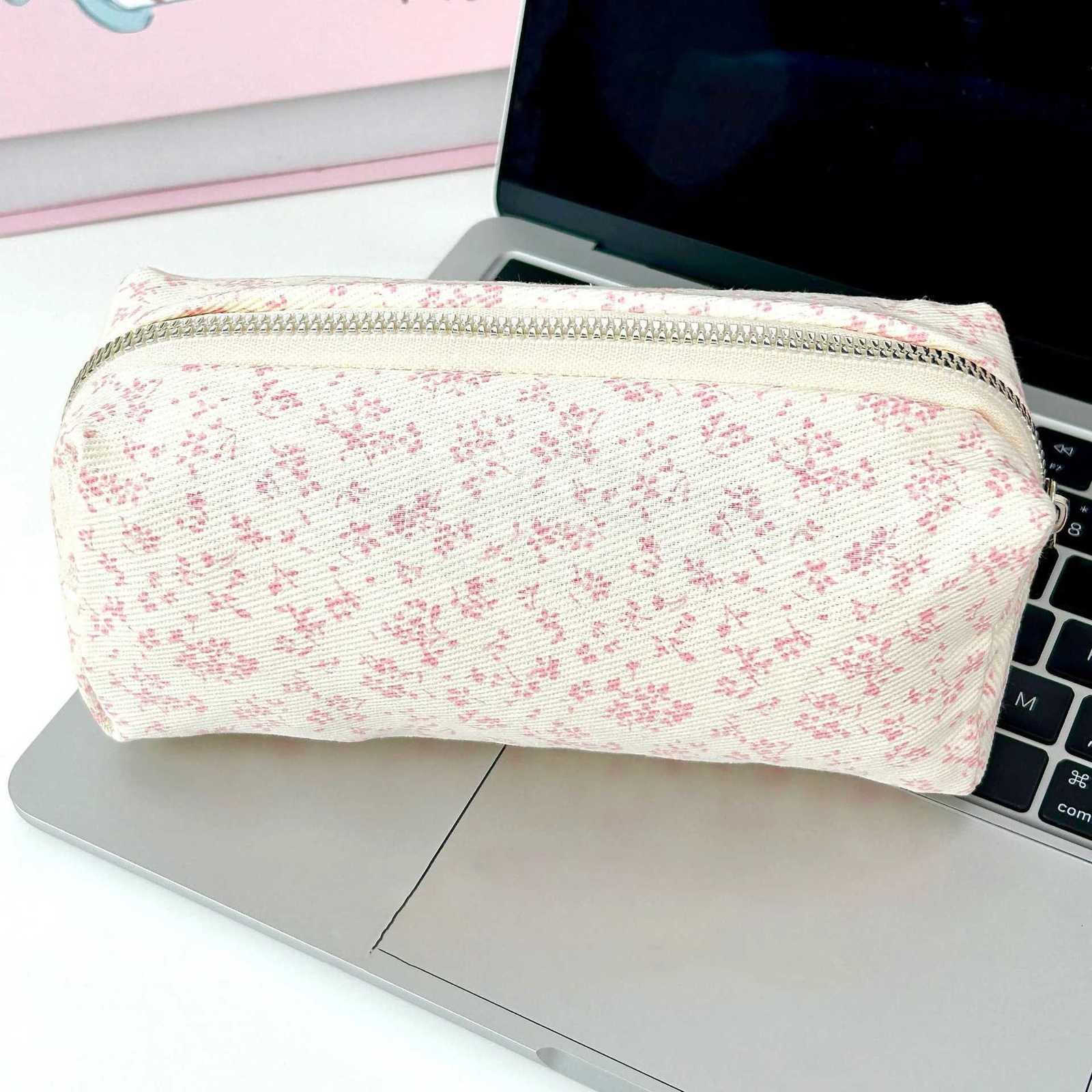 New Brand Beauty Ins Simple Pink Floral Pen Bag Cute And Fresh Canvas Stationery Large Capacity Storage Bag Make Up AccessoriesT251024