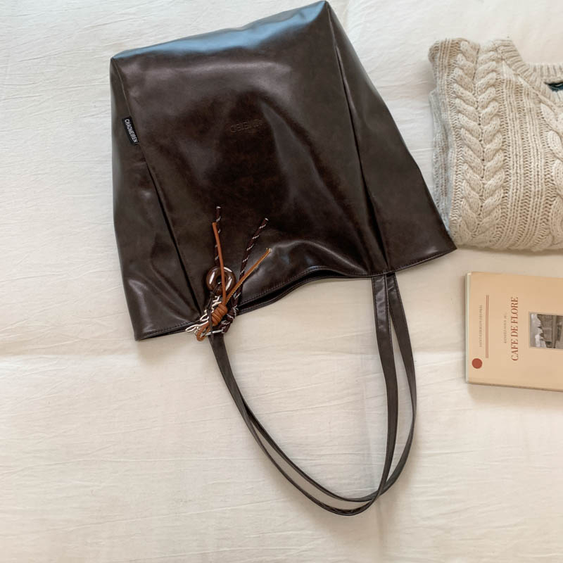 2025 Spring New Women's Large Capacity Handheld Shoulder Bag Exquisite Simple Multi functional Outdoor Commuter Crossbody Bag Fashion Phone Bag