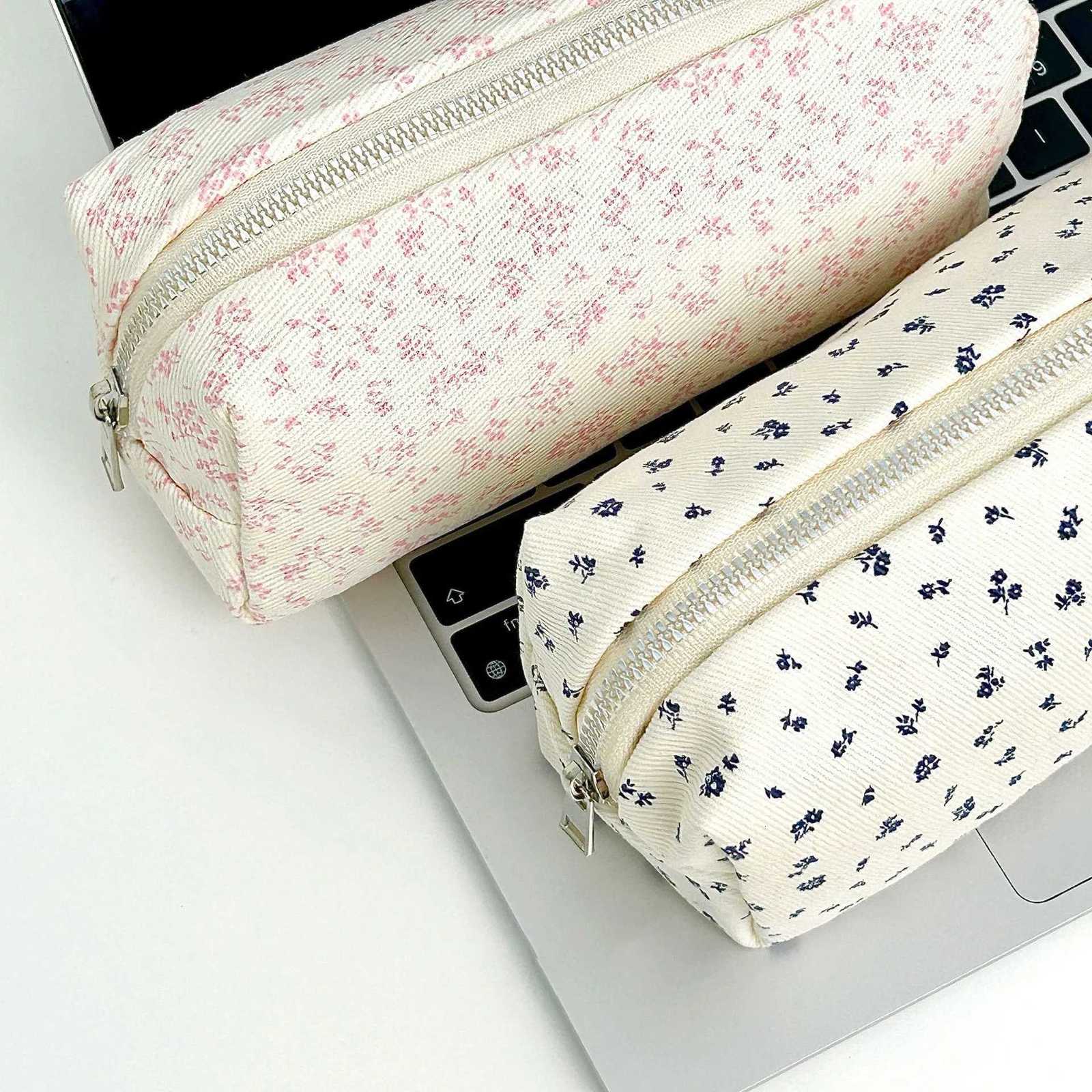 New Brand Beauty Ins Simple Pink Floral Pen Bag Cute And Fresh Canvas Stationery Large Capacity Storage Bag Make Up AccessoriesT251024