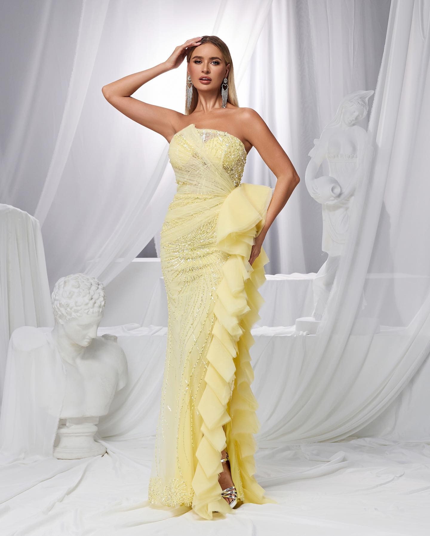 Classic Evening Dresses Sequins Beaded Lace Gown Strapless Sleeveless Split Side Floor Length Dress Party Customized Dress