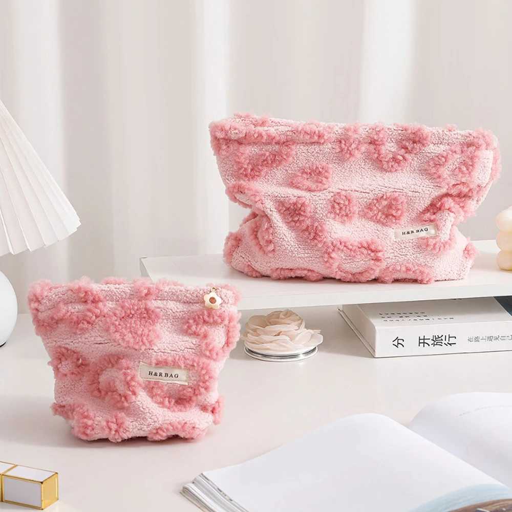 Plush Cute Pink Love Makeup Bag Portable Skincare Product Lipstick Storage Bag Handheld Inner Bag Korean Brush Pencil CasesT251024