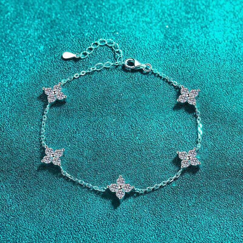 DHCollections-- XDY Pure Sier Plated with PT950 Gold Moissanite Korean Style Minimalist Fashion Six-Pointed Star Bracelet