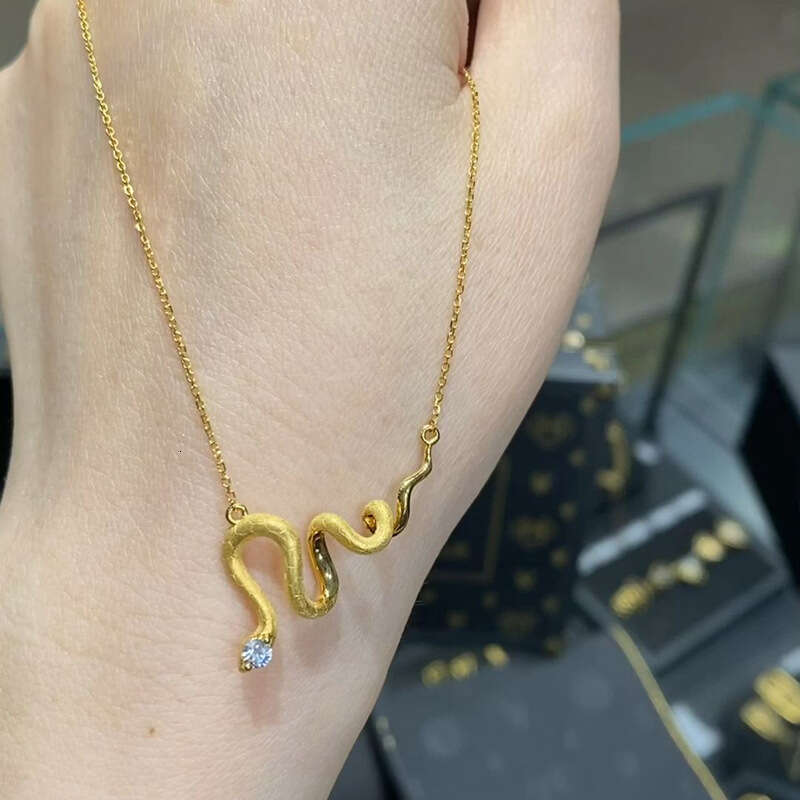 Same Style Gold Snake Necklace Light Niche Fashion Collarbone Chain to Match Dress