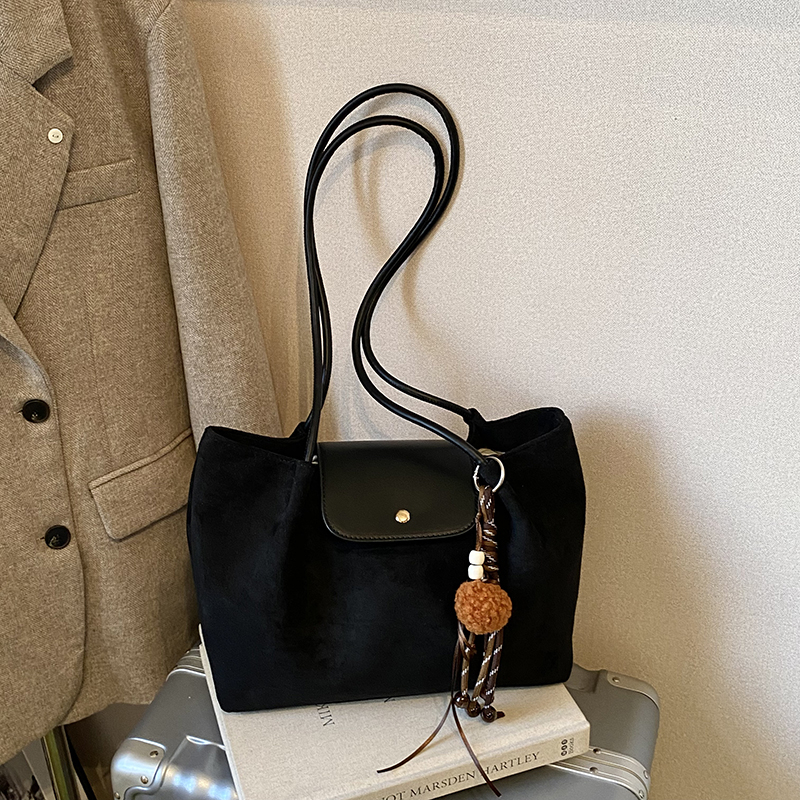 2025 Winter New Women's Large Capacity Handheld Shoulder Bag Exquisite Simple Multi functional Outdoor Commuter Crossbody Bag Fashion Phone Bag