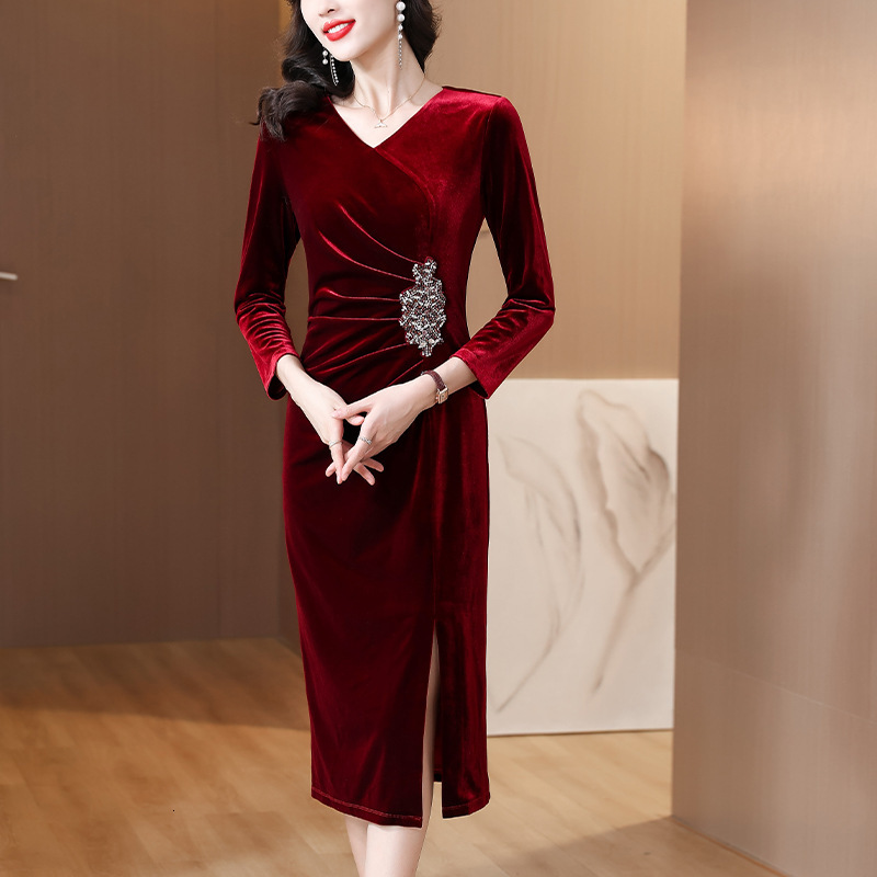 Retro designer velvet women's dress autumn and winter new high-end elegant pleated split bead dress