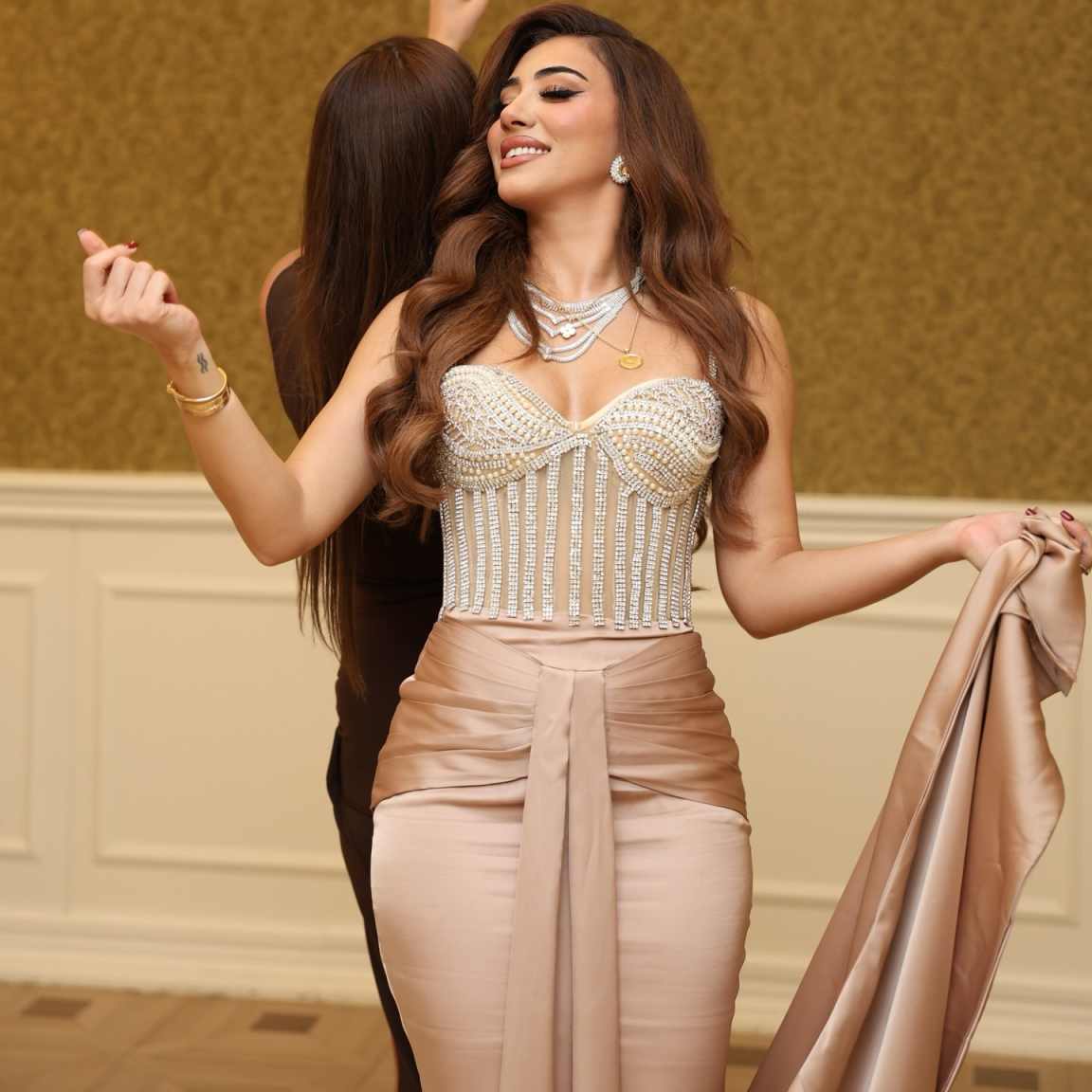 Stunning Satin Mermaid Evening Dresses Spaghetti Strap Sleeveless Prom Gowns Crystals Special Occasion Custom Made