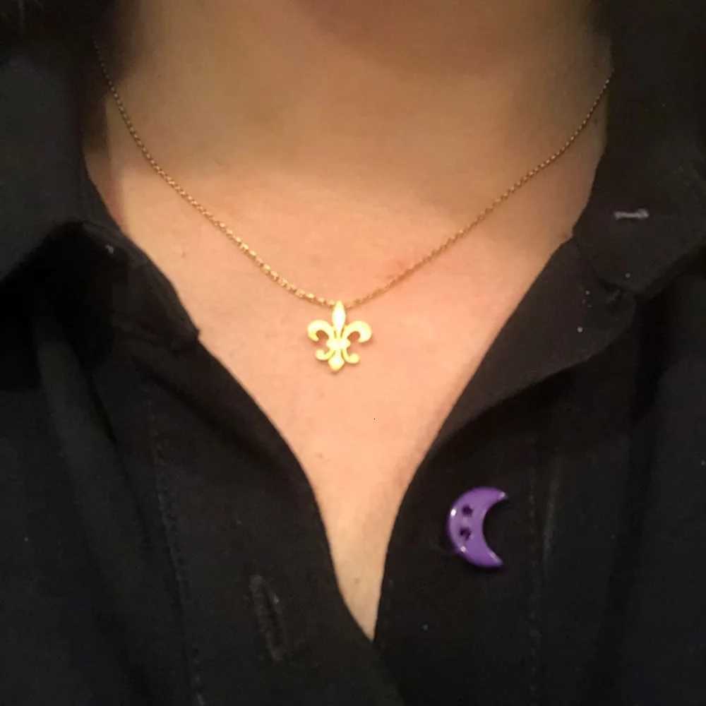 Stainl Steel Fleur De Lis Necklace Flower Lily Saint Nicholas Lotus Pendant Catholic French Royalty Necklace Women JewelryXJ251024