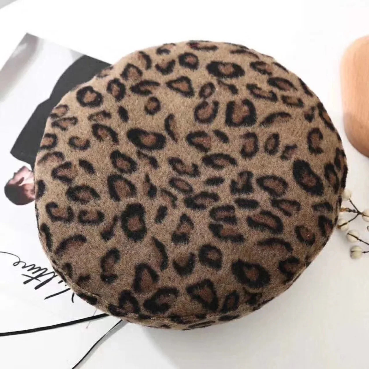 Womens Leopard Print Hat Fashion Beret Vintage Hats Leopard Felt Hat Beanie Girls Cap French Berets With Adjustable Rope 251023