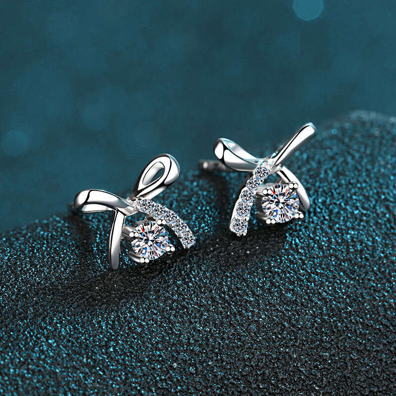 DHCollections-- Moissanite Bowknot Sterling Sier Plated PT950 Gold Four-Prong Earrings Versatile Style for College Girls
