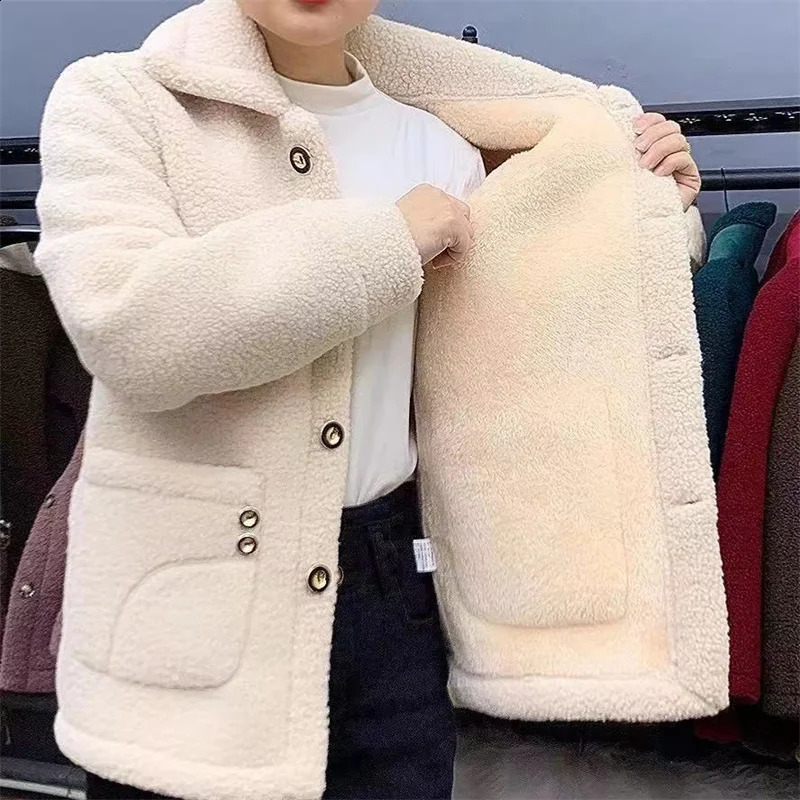 Winter Thick Fleece Single Breasted Lamb Fur Womens Coat Mom Wear Lapel Pocket Warm Casual Jacket Female 251018