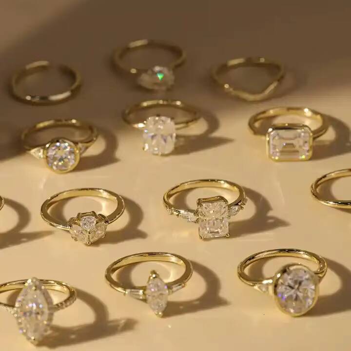 Factory Wholesale Custom 10K 14K 18K Real Solid Gold Au750 Gold Moissanite Engagement Ring 14k Yellow Gold Bezel Set Stackable